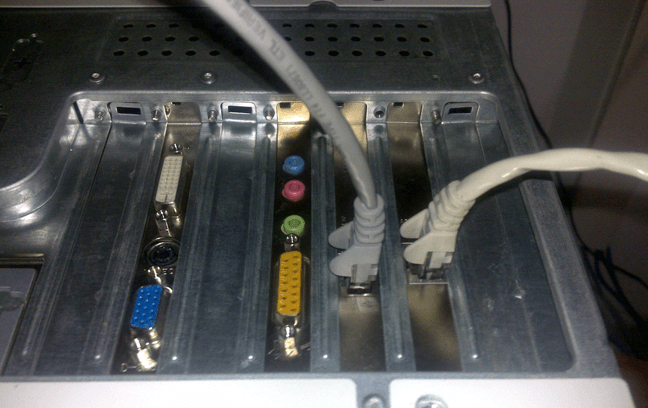 Preparación del equipo y las conexiones de red al router y switch