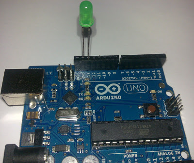 Primer proyecto hardware con Arduino UNO, encender un LED