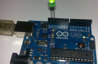 Primer proyecto hardware con Arduino, encender un LED