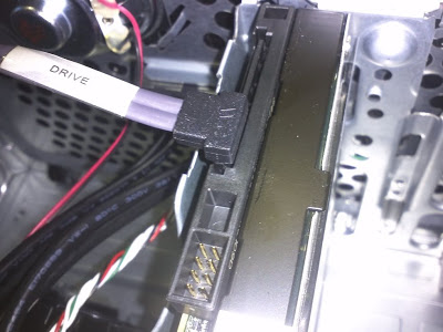 Conexión física de disco duro SATA a placa base de PC